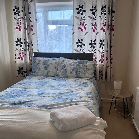 Newport Pagnel Guest House ニューポート・パグネル エクステリア 写真