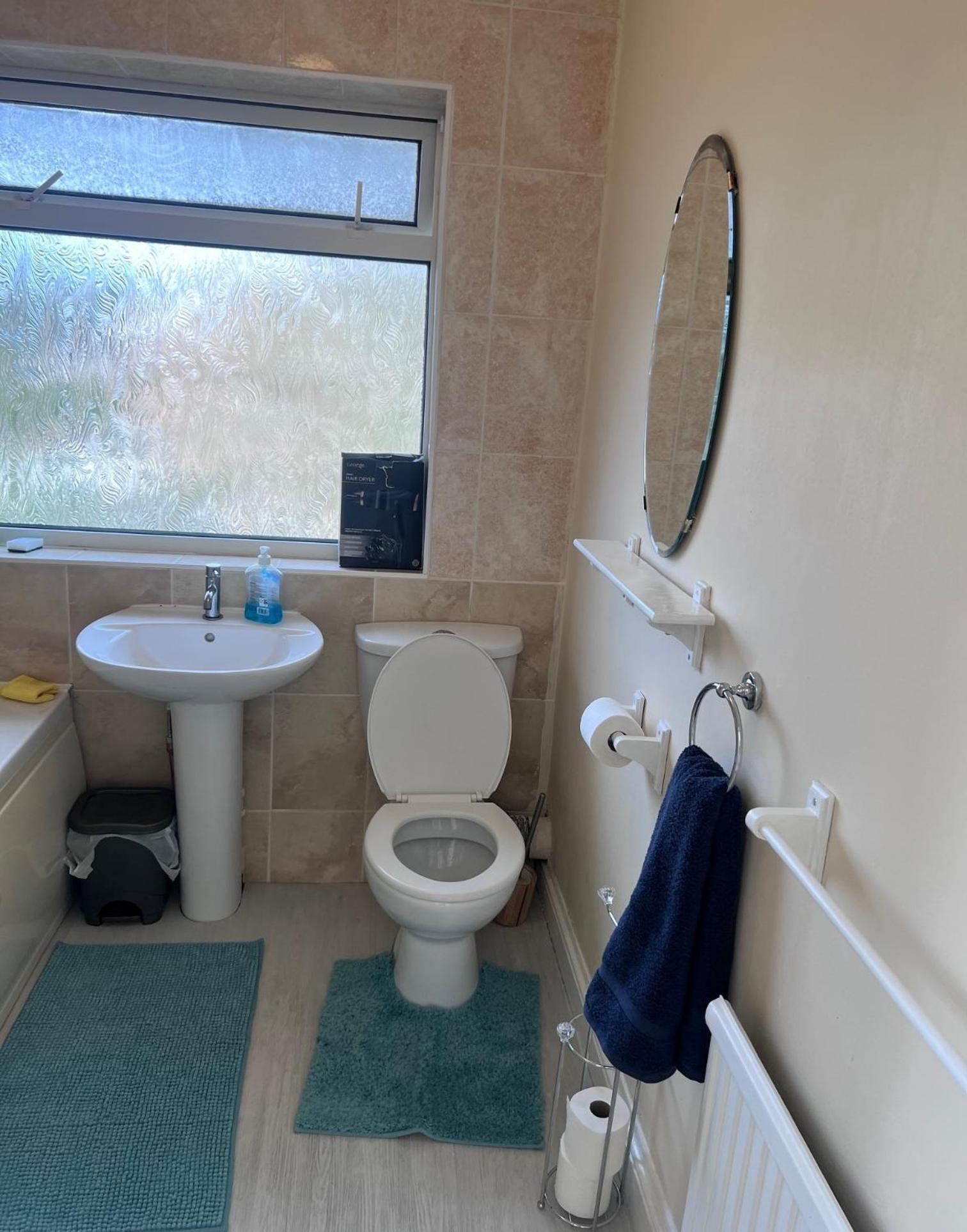 Newport Pagnel Guest House ニューポート・パグネル エクステリア 写真