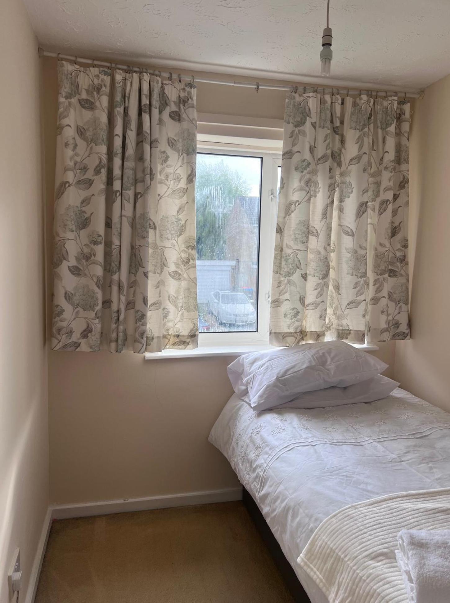 Newport Pagnel Guest House ニューポート・パグネル エクステリア 写真