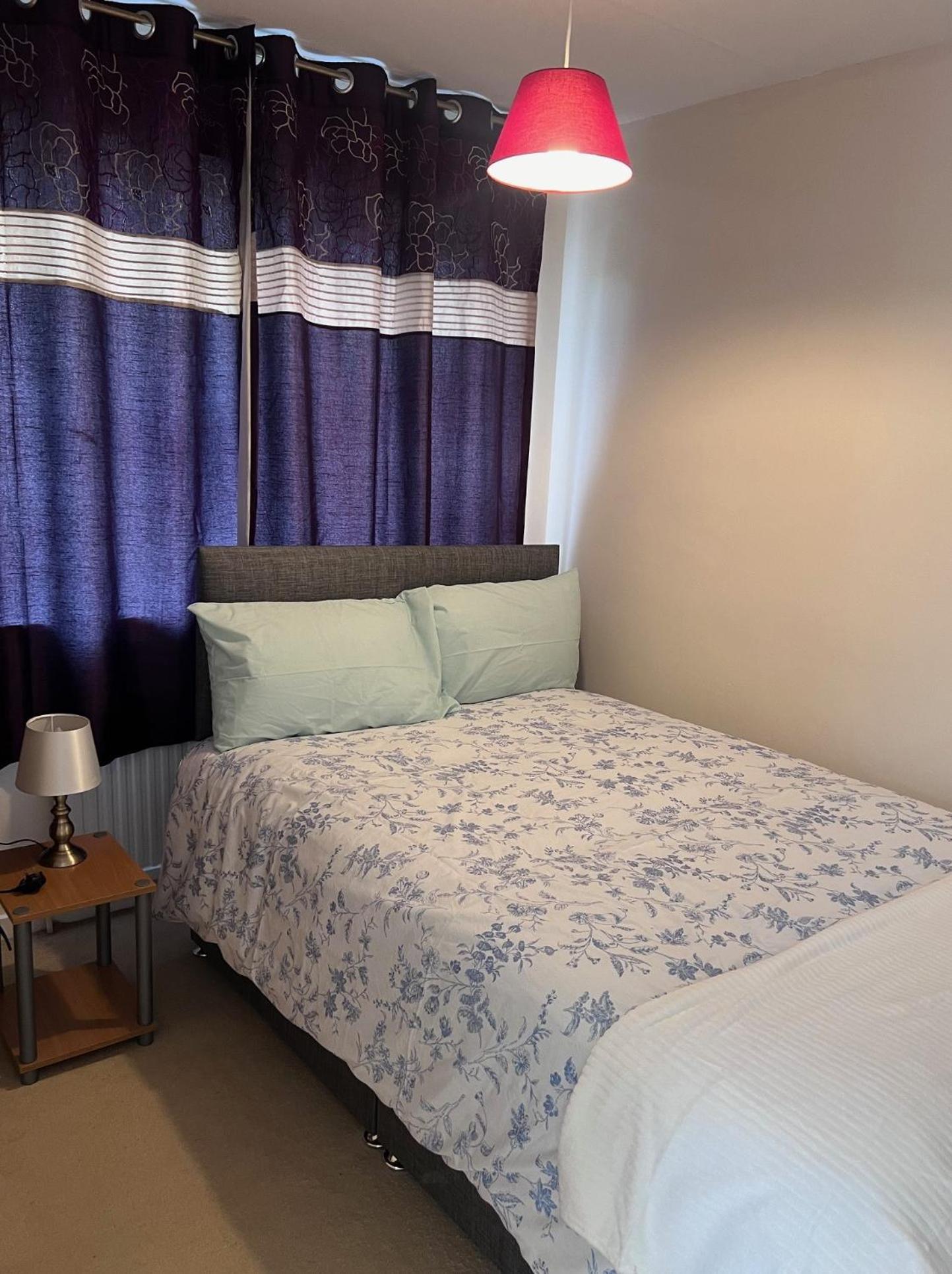 Newport Pagnel Guest House ニューポート・パグネル エクステリア 写真