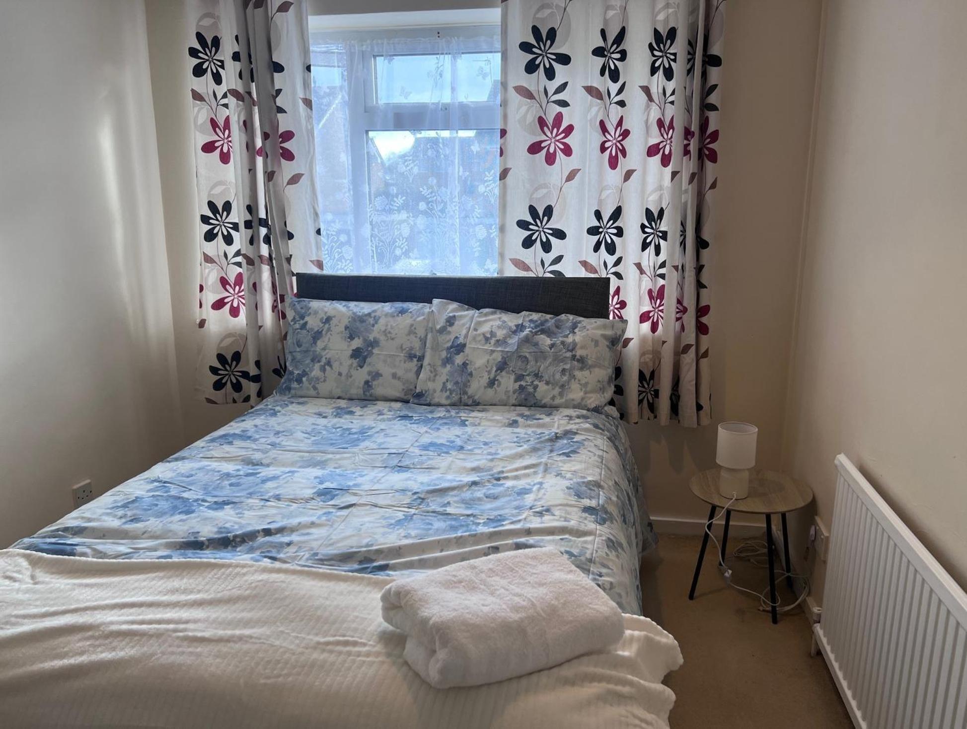 Newport Pagnel Guest House ニューポート・パグネル エクステリア 写真