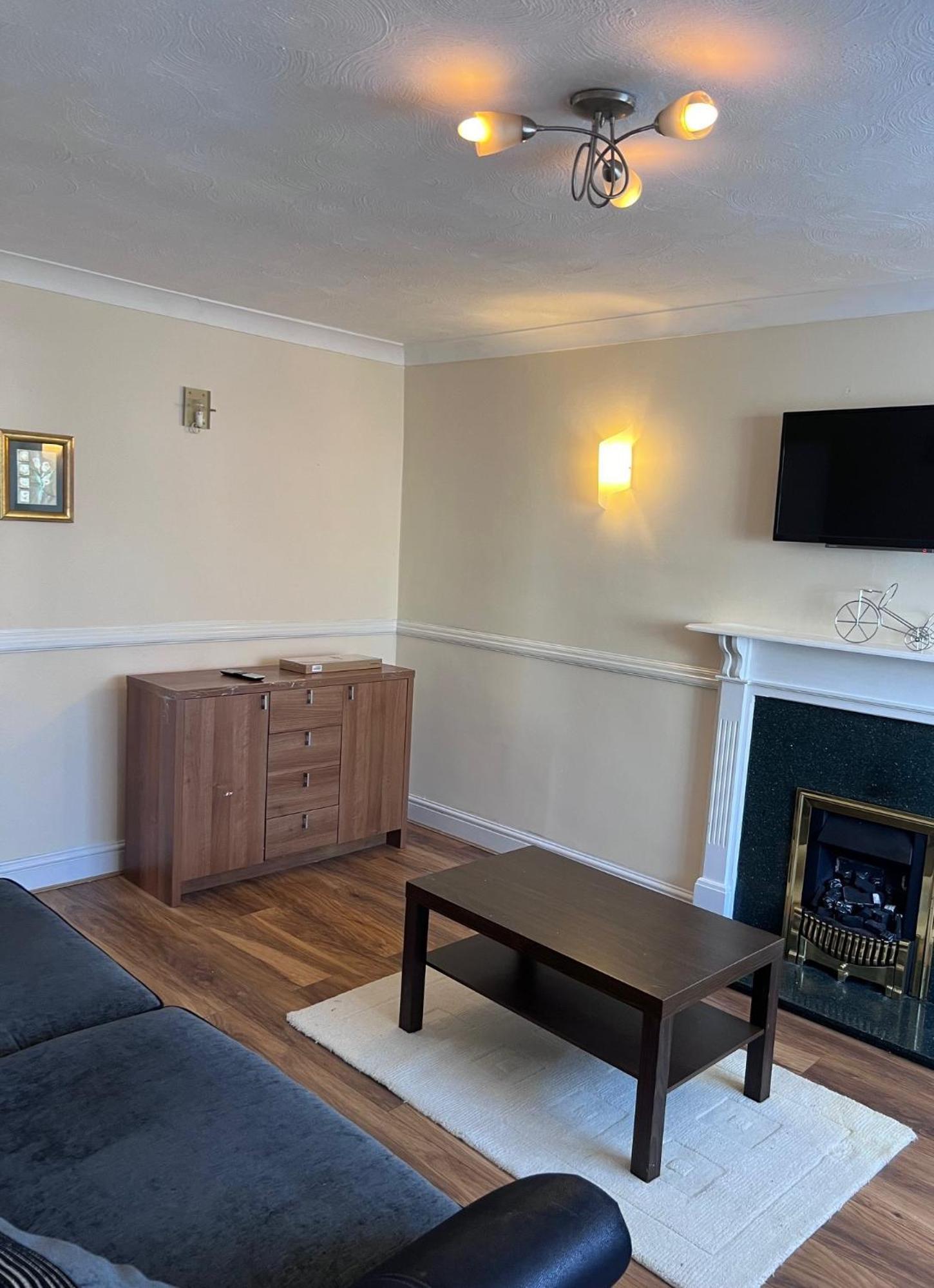 Newport Pagnel Guest House ニューポート・パグネル エクステリア 写真